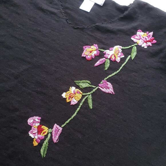 Susan Graver Style Sweater XL Black Pullover Embroidered Flowers V Neck Floral - Picture 3 of 10